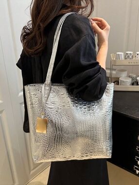 5️⃣ for 2️⃣5️⃣ | Silver Crocodile Embossed Tote with Gold Tag